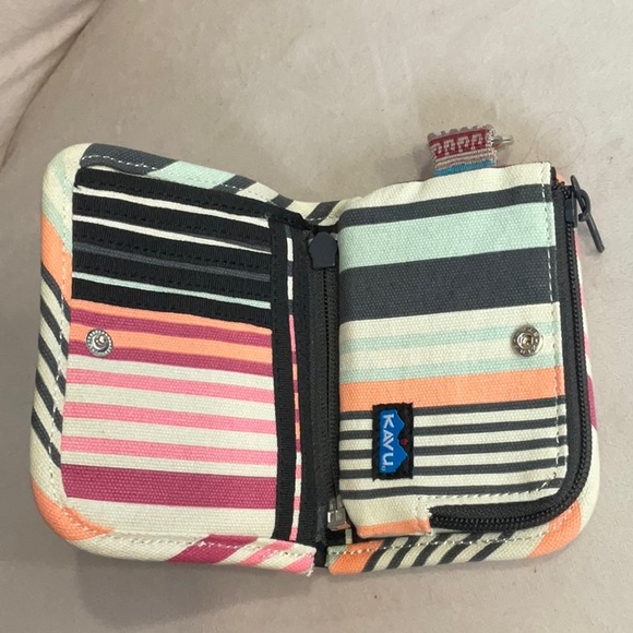 Kavu Striped Colorful Rope Bag with Wallet - Picture 8 of 11